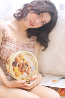 铃原爱蜜莉灰色毛衣